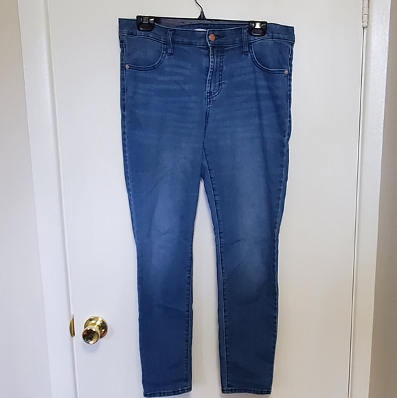 3/$30  Skinny jeans - Picture 1 of 3
